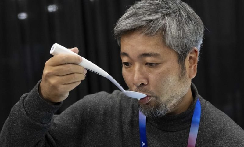 Sendok dari Jepang Untuk Membuat Makanan Lebih Asin