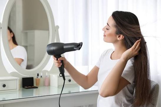 Hair Dryer: Senjata Ampuh Melawan Rambut Kusut dan Lepek